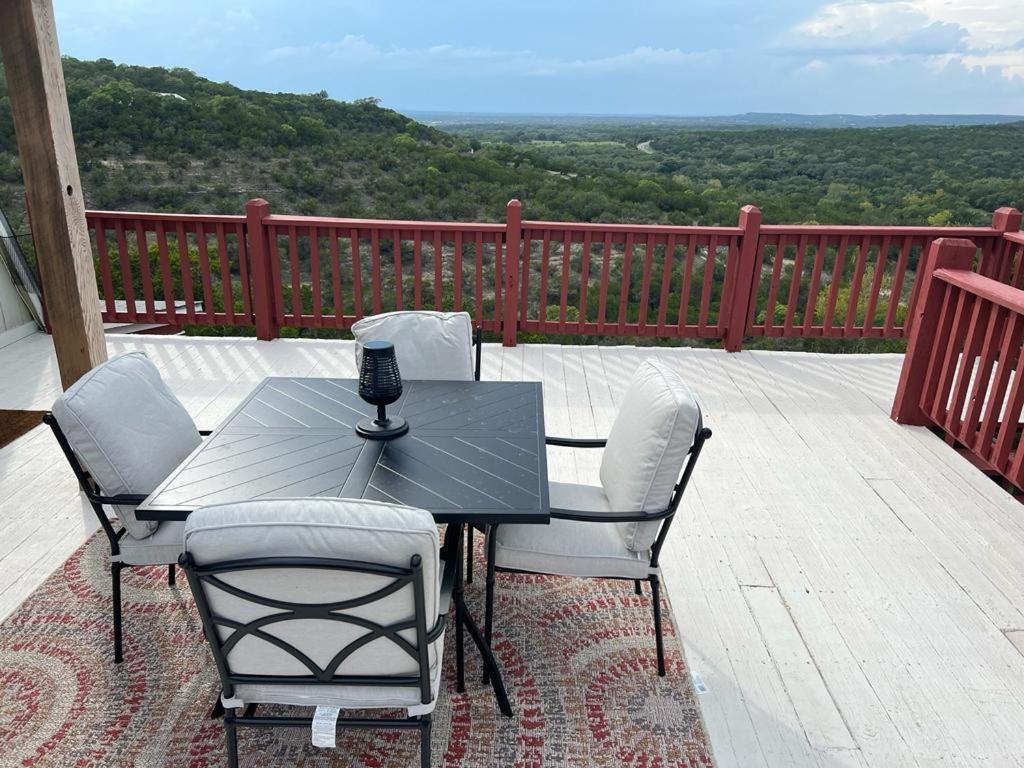 Entire 2Br 2Ba Hilltop View Home Sleeps 7 Pets 4 Acres Jacuzzi Central Ac Kingbeds Free Wifi-Parking Kitchen Washerdryer Starry Terrace Two Sunset Dining Patios Grill Stovetop Oven Fridge Onsitewoodedhiking Wildlife Coveredpatio4Pets & Birds Singing! Marble Falls Exterior foto