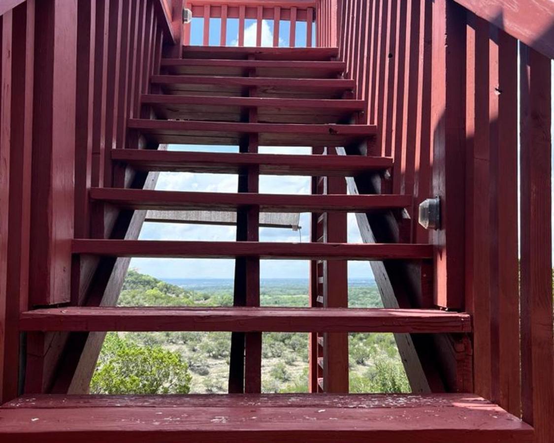 Entire 2Br 2Ba Hilltop View Home Sleeps 7 Pets 4 Acres Jacuzzi Central Ac Kingbeds Free Wifi-Parking Kitchen Washerdryer Starry Terrace Two Sunset Dining Patios Grill Stovetop Oven Fridge Onsitewoodedhiking Wildlife Coveredpatio4Pets & Birds Singing! Marble Falls Exterior foto