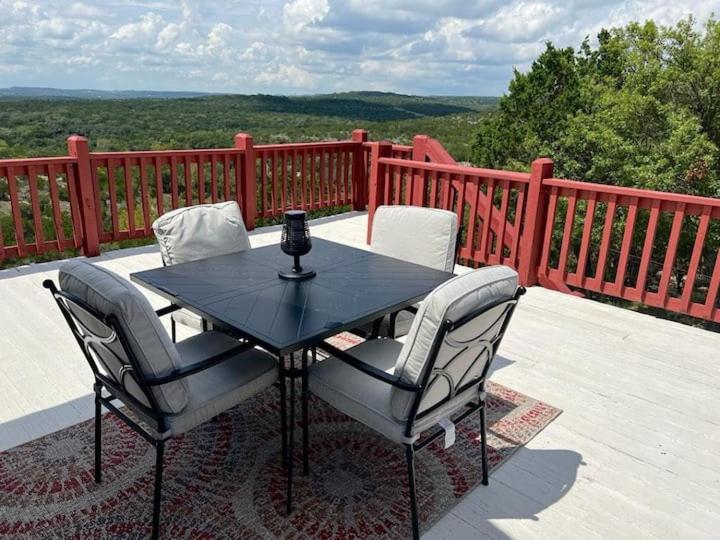 Entire 2Br 2Ba Hilltop View Home Sleeps 7 Pets 4 Acres Jacuzzi Central Ac Kingbeds Free Wifi-Parking Kitchen Washerdryer Starry Terrace Two Sunset Dining Patios Grill Stovetop Oven Fridge Onsitewoodedhiking Wildlife Coveredpatio4Pets & Birds Singing! Marble Falls Exterior foto