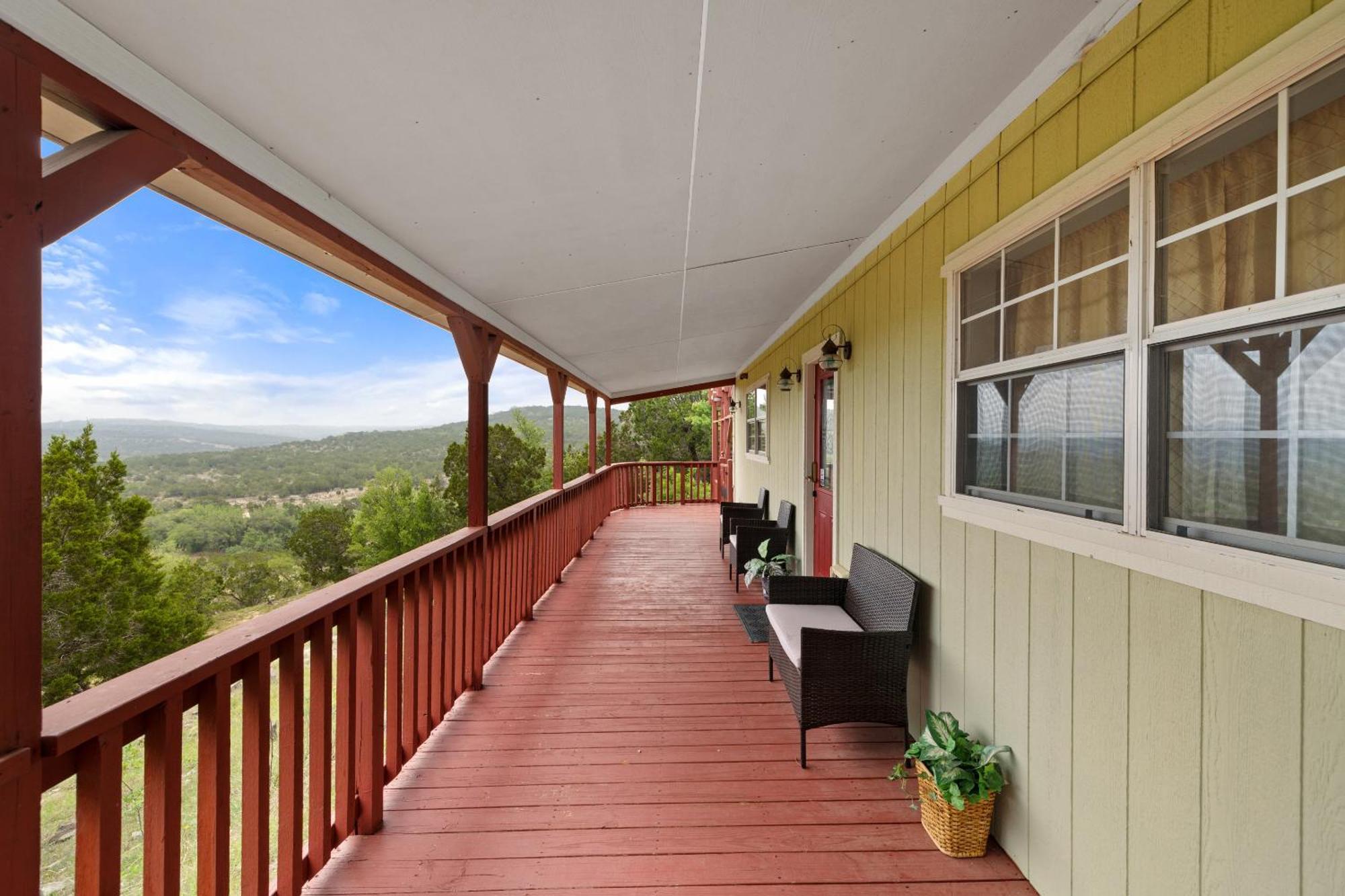 Entire 2Br 2Ba Hilltop View Home Sleeps 7 Pets 4 Acres Jacuzzi Central Ac Kingbeds Free Wifi-Parking Kitchen Washerdryer Starry Terrace Two Sunset Dining Patios Grill Stovetop Oven Fridge Onsitewoodedhiking Wildlife Coveredpatio4Pets & Birds Singing! Marble Falls Exterior foto